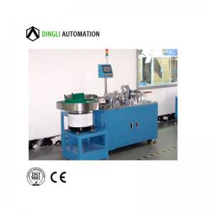 Stroj pro montáž svorkovnic