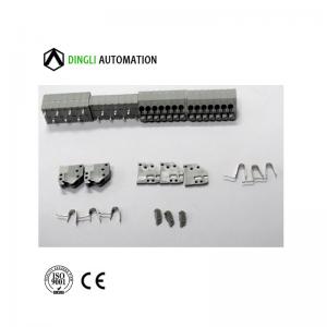 Stroj pro montáž svorkovnic