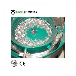 Stroj pro montáž svorkovnic