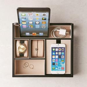 dřevěný nabíjecí komorník