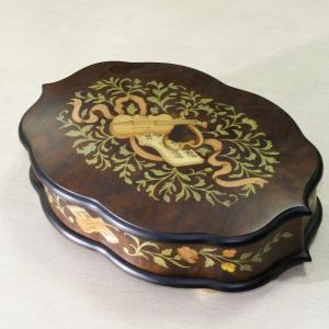 dřevěný hudební box