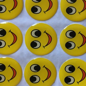 nálepky z polyuretanové pryskyřice --- 3M silné lepidlo, vodotěsné, odolné vůči UV a žloutnutí, digitální nebo hedvábný tisk