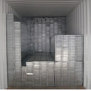 Kovová prkna z galvanizovaného lešení 210 s otvorem 10 mm