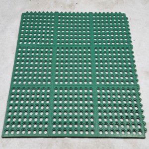 Vysoce kvalitní perforovaná drenážní rohož z přírodního kaučuku pro paluby