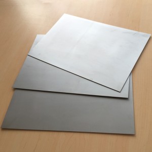 Superelastická deska z nitinolu