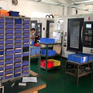 Výrobní služby na zakázku pro automobilové díly a příslušenství