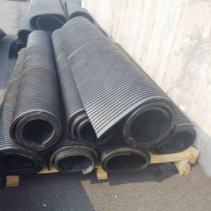 Podložka pod kravatu / kůň