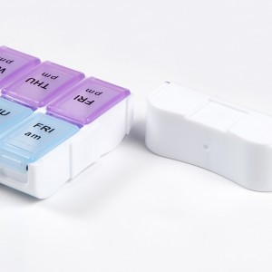 Odnímatelný plastový pouzdro na 14 obalů s organizérem na pilulky na týden