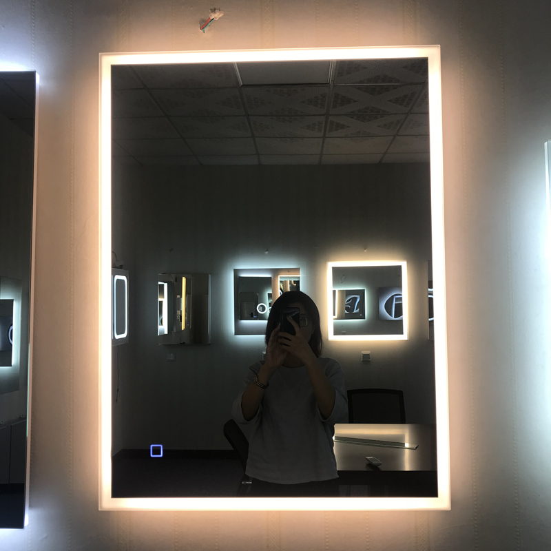 EU a USA Luxusní LED podsvícené koupelnové zrcadlo-ENE-AL-113