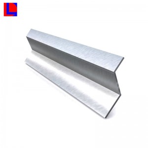 Hliníková sekce z extrudovaného hliníkového profilu série 6000