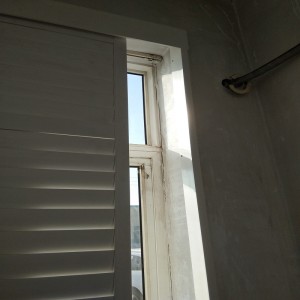 komponenty posuvných okenic