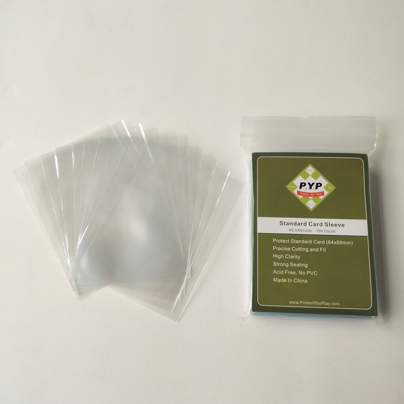 Křišťálově průhledné pouzdro pro standardní karty s průřezem 63,5 x 88 mm