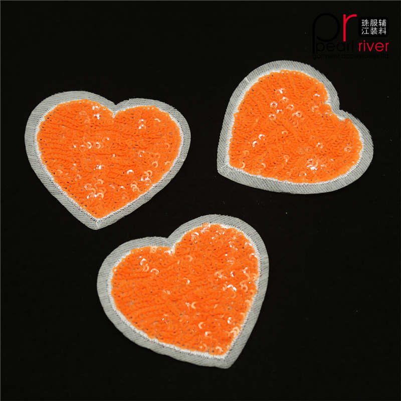 Oranžový tvar srdce flitry