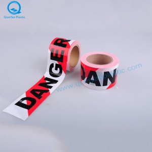 NEBEZPEČÍ / NEBEZPEČÍ NEVSTUPUJTE na červenou / bílou barrirovou pásku; Červená / bílá s páskou slovo bariéra