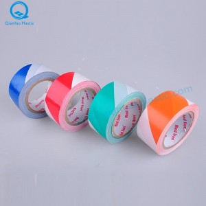 Výstražná páska žlutá / černá, bílá / černá; modrá / bílá, zelená / bílá, oranžová / bílá barikáda; Barevná páska červená / bílá, červená / černá