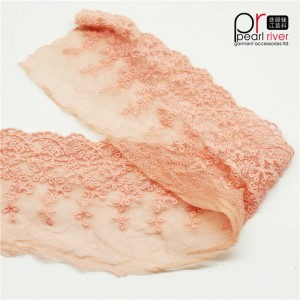 Kvalitní růžová krajka