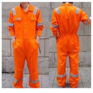 Roční produkce 400 000 kusů / sada pracovních oděvů s dobrou kvalitou a množstvím