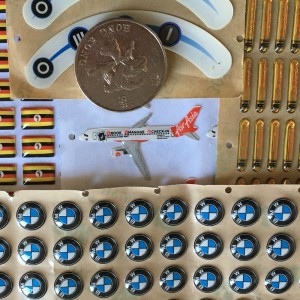 Malé epoxidové kopule a nepravidelné drobné štítky s kopulí