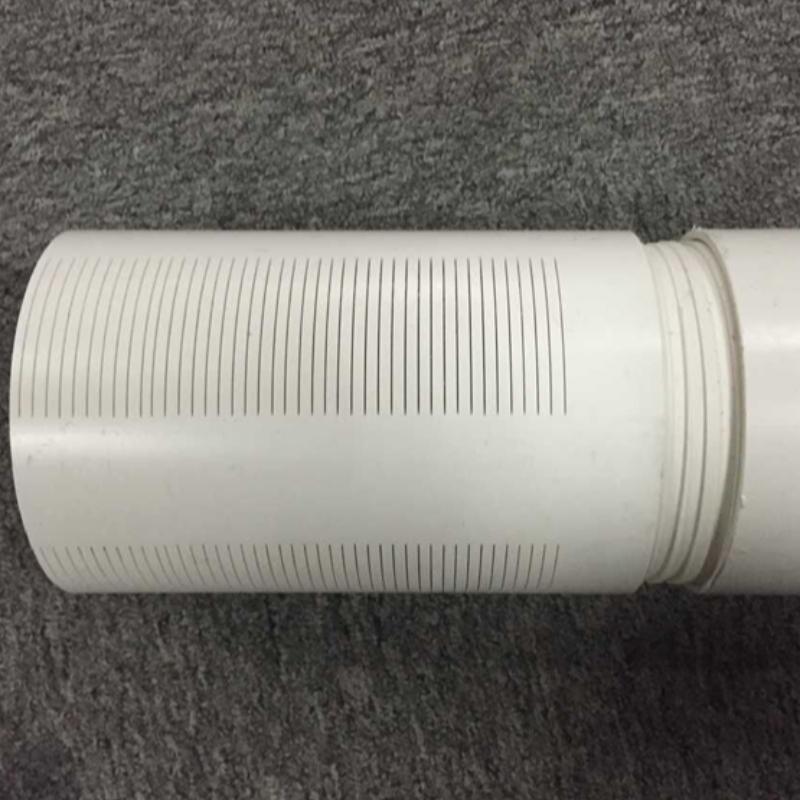 4 palcová PVC filtrační trubka se závitovým koncem