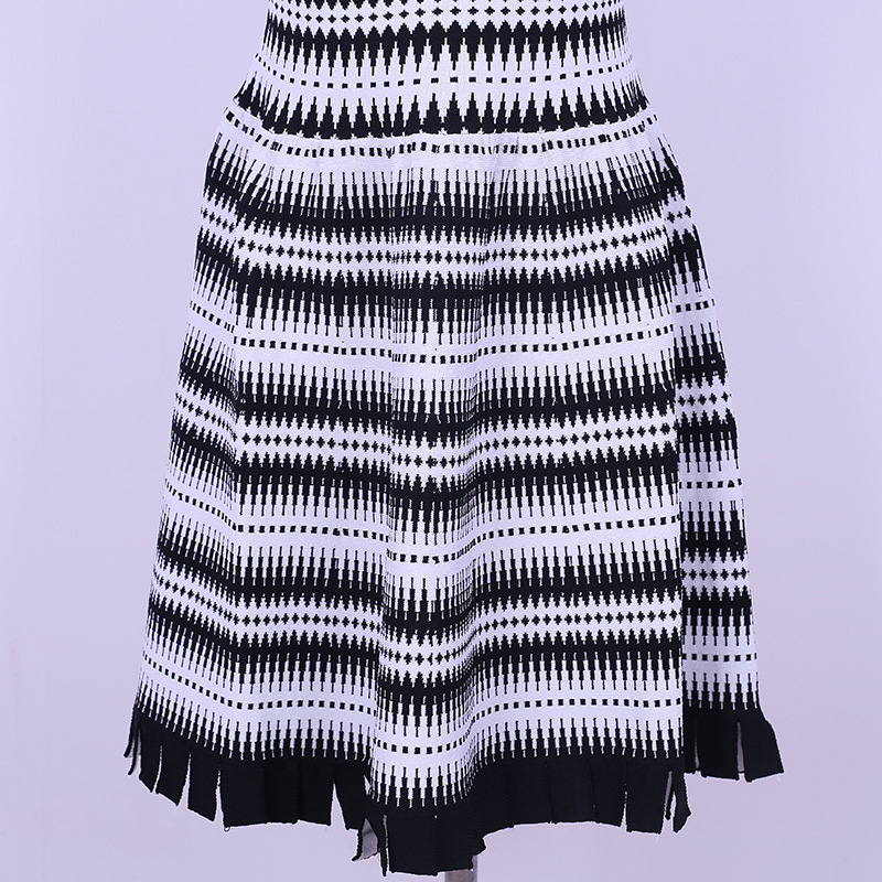 Přizpůsobené letní černé bílé geometrický design dámské svetr šaty