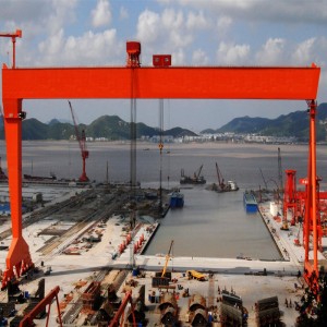 Dvojitý nosníkový portálový jeřáb pro stavbu lodí