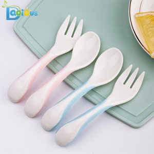 Horký výprodej Baby výrobky Dětská lžíce z první fáze Plastová dětská batole Spoon Baby Travel Fork Fork and Spoon Set