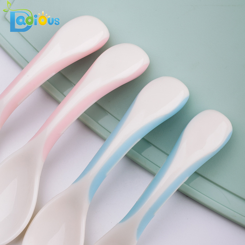 Horký výprodej Baby výrobky Dětská lžíce z první fáze Plastová dětská batole Spoon Baby Travel Fork Fork and Spoon Set