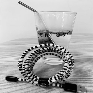 Datový kabel Wild Zebra Leather Phone