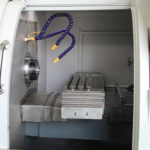 S 2ks sbírejte upínací kovový horizontální cnc soustruh rok po prodeji