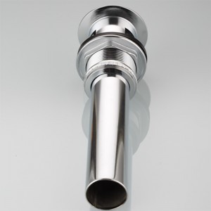 Sprchová vana se zátkou tlačí odpadní spojku