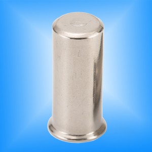 Snižte hlavu kolem těla zblízka