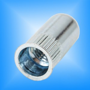 Snížení konce s rýhovanou hlavou