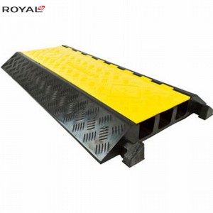 Chránič kabelu s 3 kanály kabelové rampy