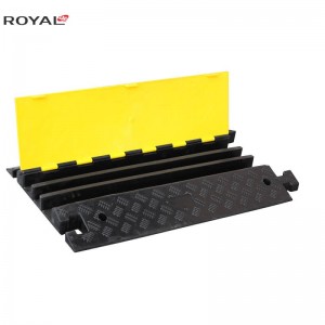 Chránič kabelu s 3 kanály kabelové rampy