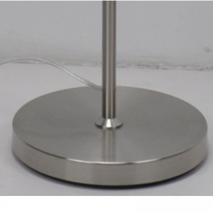 Stojací lampa s laserem broušeným odstínem černé látky