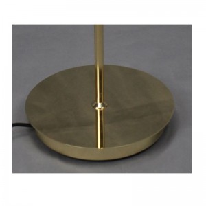 Stojací lampa s kovovým odstínem a funkcí nastavení