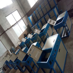 Stroj na pletení vysokorychlostních polyesterových obvazů