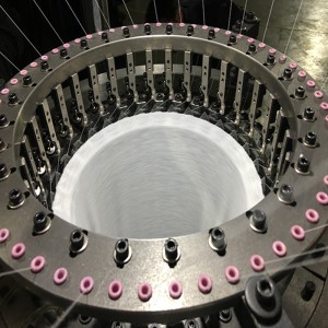 kruhový pletací stroj s malým průměrem velikosti těla