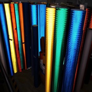 červená a bílá reflexní bezpečnostní páska