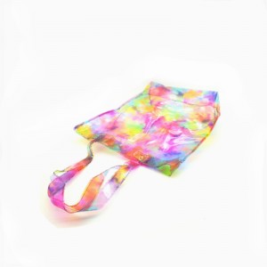 nákupní taška s jasnou barvou