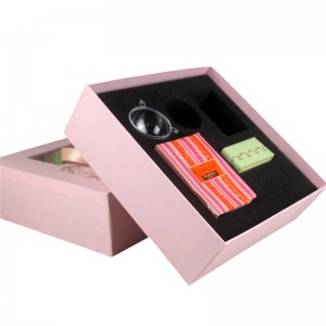 Elegance Tote Box zobrazuje kompletní sadu dárkových čajů s dárkovou krabicí