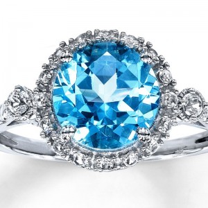 Stříbrné imitace šperků z lehkých safírových přívěsků dámských náhrdelníků