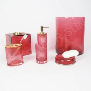 Kulaté ryté pruhy s barevnou koupelnovou soupravou z toulavého skla