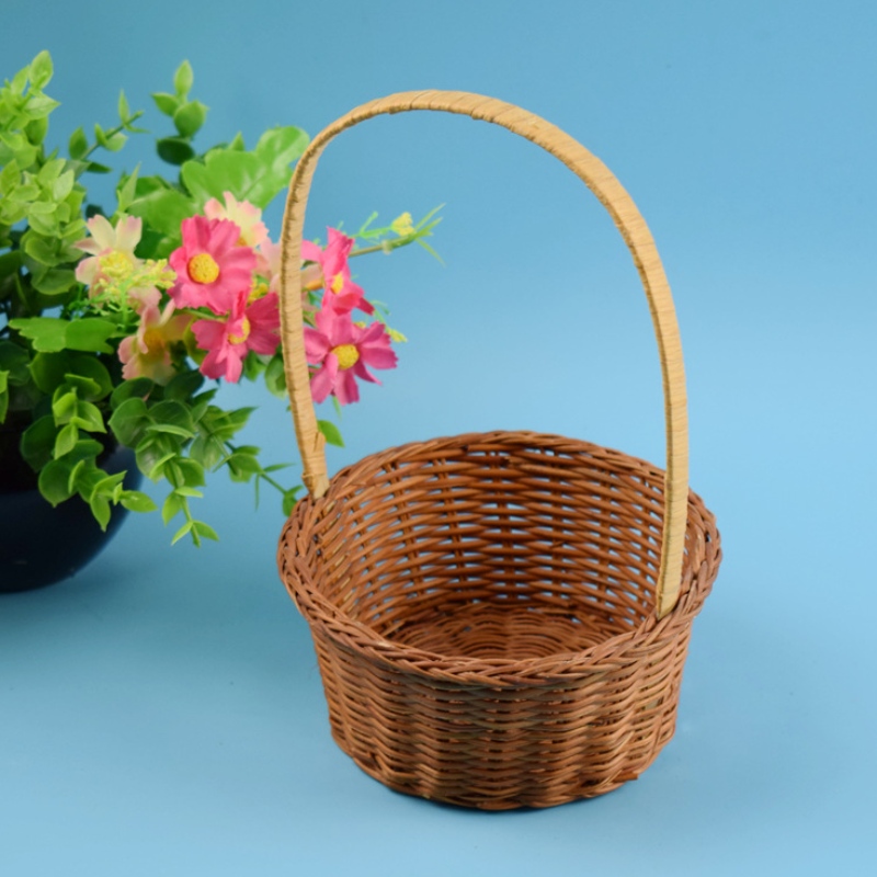 Pletený koš s násadou