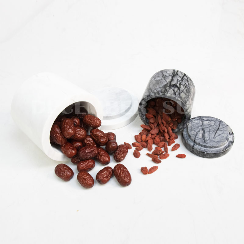 Mramorová nádoba s víkem nádobí