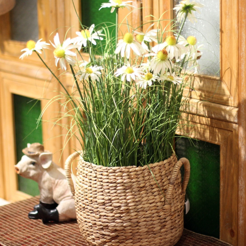 Slaměný tkaný úložný koš