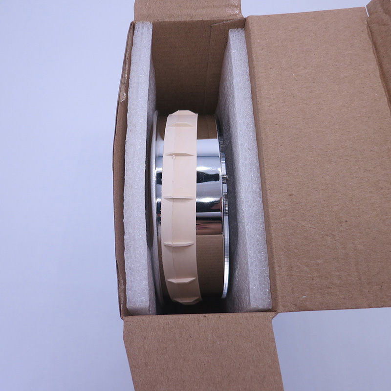 luxusní stříbrná kovová hodinová vložka o průměru 133 MM