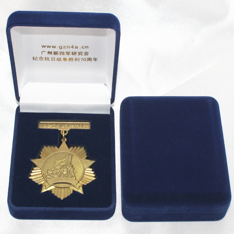 Položka D-26 kulatý tvar Velvet Box pro mince, náhrdelník & odznak, mm.75*95*32mm, závaží asi 65g