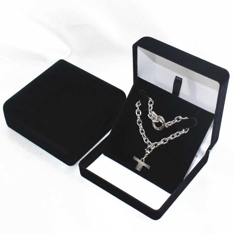 Kus D-33 kulatý sametový box na medaili, mince a odznak, mm. 90 x 90 * 39 mm, hmotnost přibližně 78 g