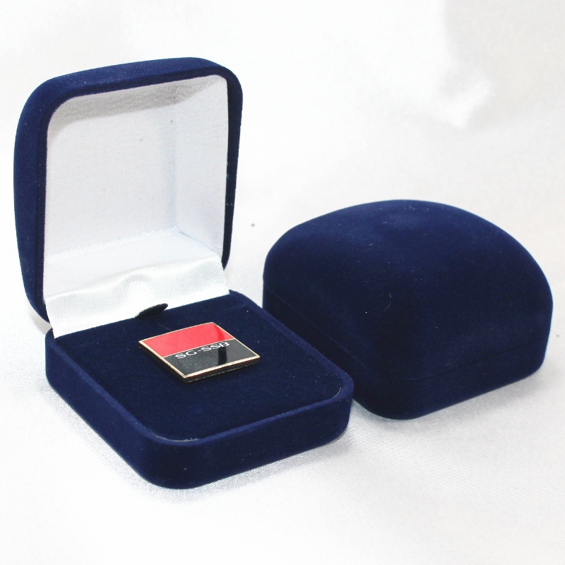 Kus F-2 Velvet Box na prsten, odznak a malou minci, mm. 52 * 57 * 34, hmotnost přibližně 27 g